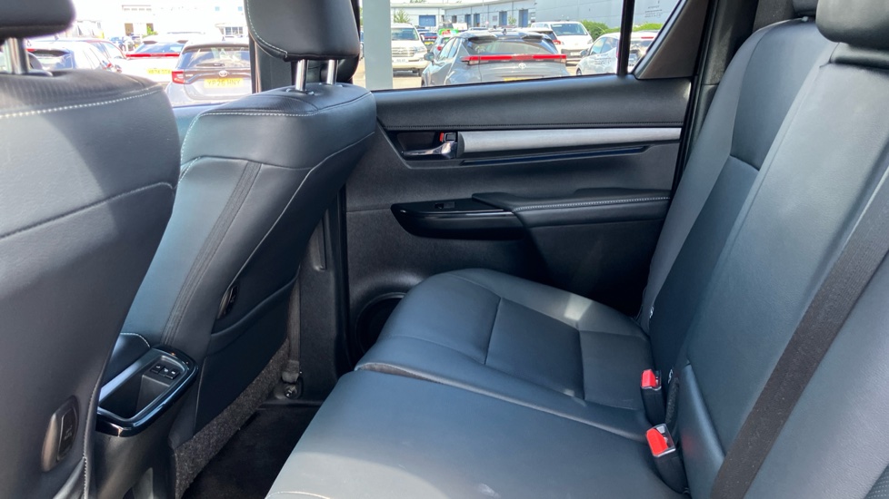 Toyota Hilux Diesel Invincible X D/Cab Pick Up 2.8 D 48V Auto - Image 15