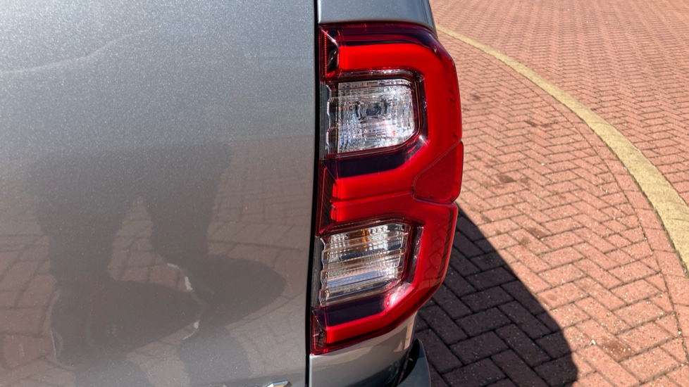 Toyota Hilux Diesel Invincible X D/Cab Pick Up 2.8 D 48V Auto - Image 21
