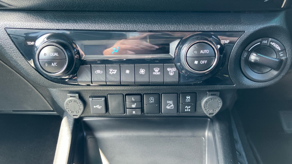 Toyota Hilux Diesel Invincible X D/Cab Pick Up 2.8 D 48V Auto - Image 34
