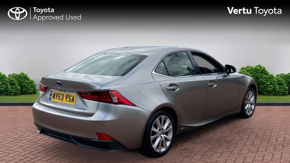 Lexus IS 300h Luxury 4dr CVT Auto Hybrid Saloon - Image 2