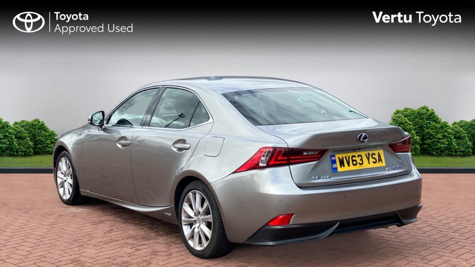 Lexus IS 300h Luxury 4dr CVT Auto Hybrid Saloon - Image 4