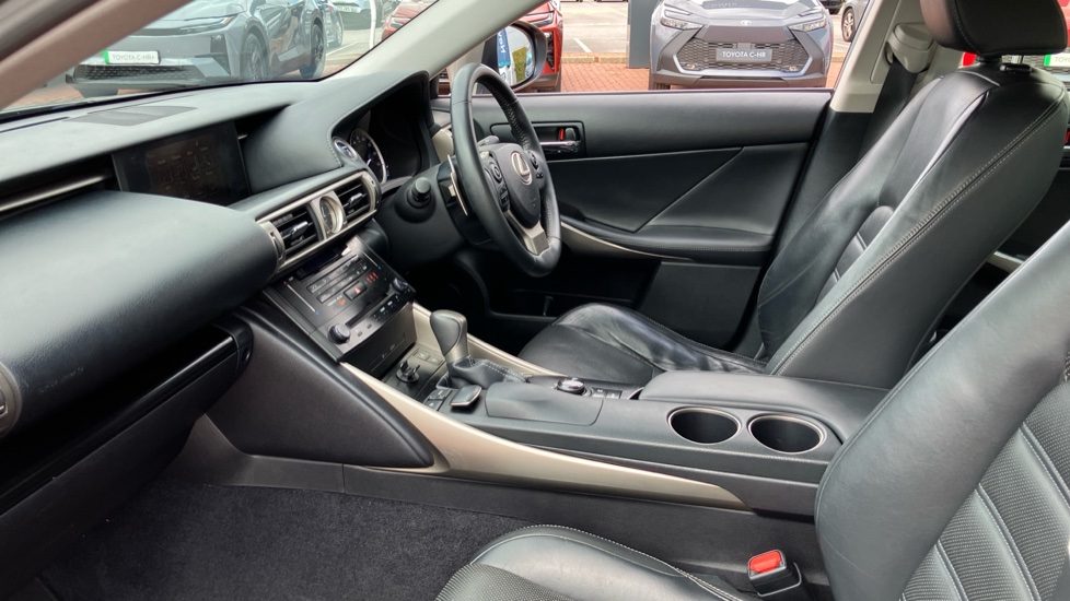 Lexus IS 300h Luxury 4dr CVT Auto Hybrid Saloon - Image 5