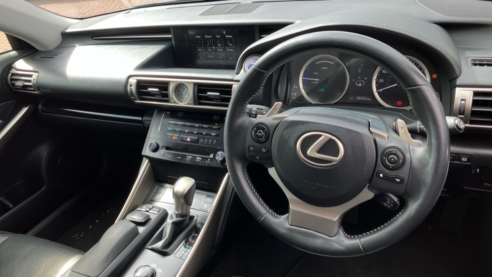 Lexus IS 300h Luxury 4dr CVT Auto Hybrid Saloon - Image 6