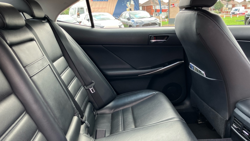 Lexus IS 300h Luxury 4dr CVT Auto Hybrid Saloon - Image 8