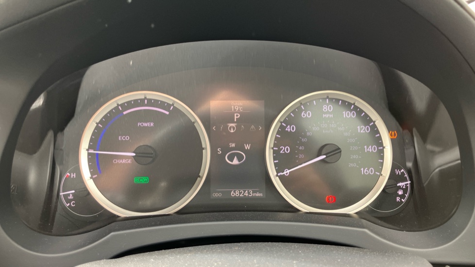Lexus IS 300h Luxury 4dr CVT Auto Hybrid Saloon - Image 11