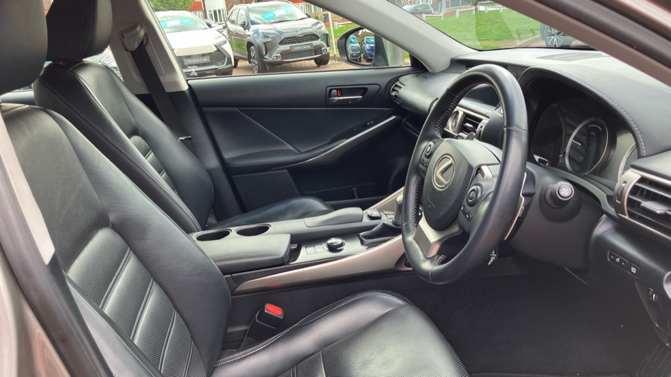 Lexus IS 300h Luxury 4dr CVT Auto Hybrid Saloon - Image 12