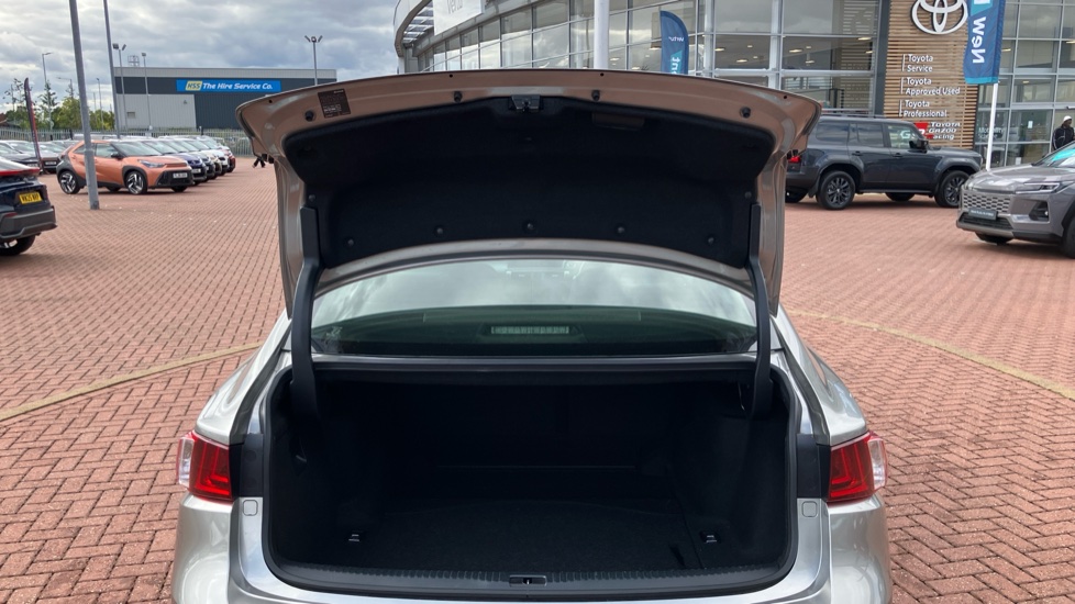 Lexus IS 300h Luxury 4dr CVT Auto Hybrid Saloon - Image 13