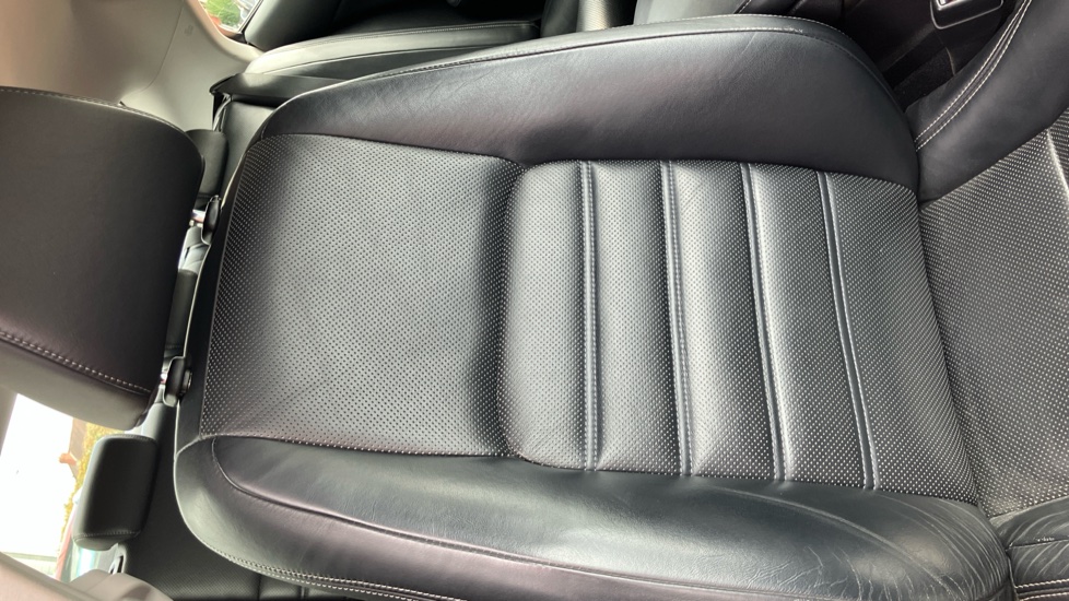 Lexus IS 300h Luxury 4dr CVT Auto Hybrid Saloon - Image 14