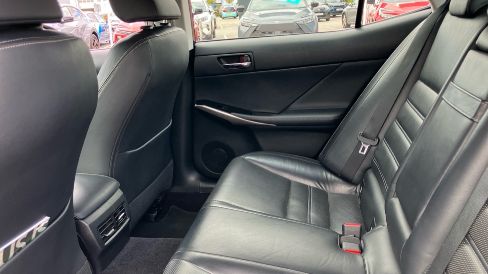 Lexus IS 300h Luxury 4dr CVT Auto Hybrid Saloon - Image 15