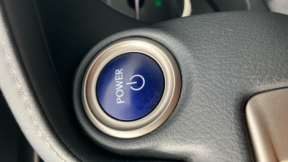 Lexus IS 300h Luxury 4dr CVT Auto Hybrid Saloon - Image 16