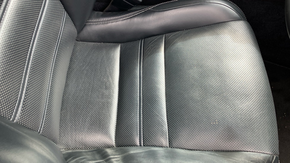 Lexus IS 300h Luxury 4dr CVT Auto Hybrid Saloon - Image 17