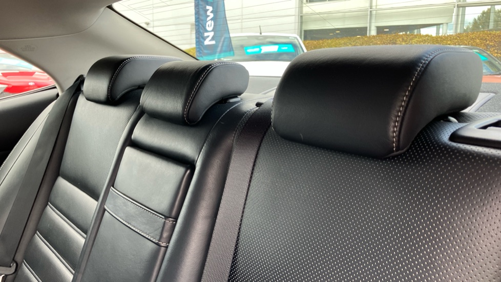 Lexus IS 300h Luxury 4dr CVT Auto Hybrid Saloon - Image 18