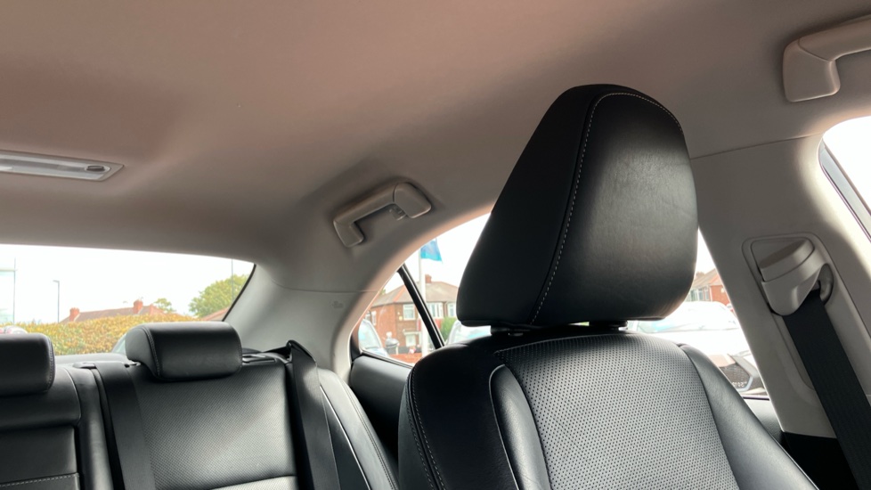 Lexus IS 300h Luxury 4dr CVT Auto Hybrid Saloon - Image 19