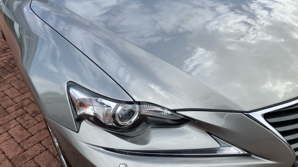 Lexus IS 300h Luxury 4dr CVT Auto Hybrid Saloon - Image 20