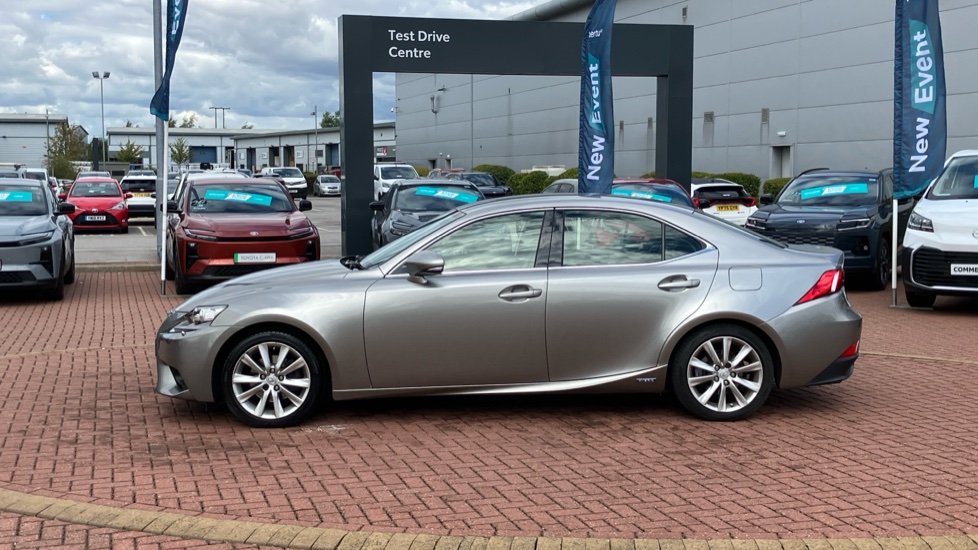 Lexus IS 300h Luxury 4dr CVT Auto Hybrid Saloon - Image 24