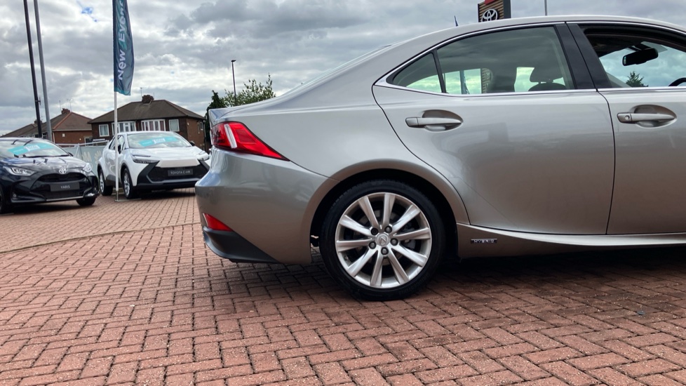 Lexus IS 300h Luxury 4dr CVT Auto Hybrid Saloon - Image 25