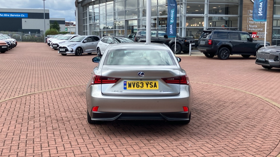 Lexus IS 300h Luxury 4dr CVT Auto Hybrid Saloon - Image 26