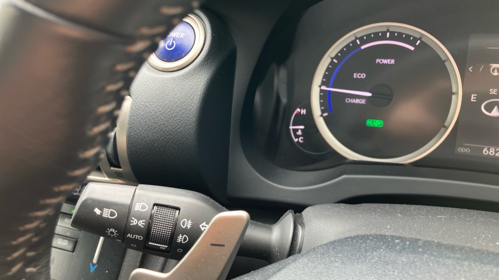 Lexus IS 300h Luxury 4dr CVT Auto Hybrid Saloon - Image 31
