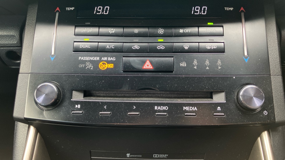 Lexus IS 300h Luxury 4dr CVT Auto Hybrid Saloon - Image 33