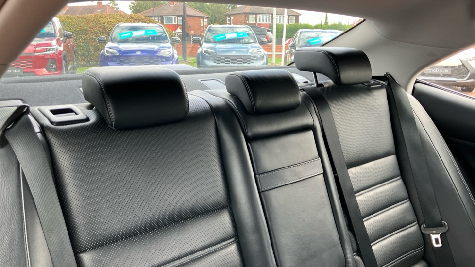 Lexus IS 300h Luxury 4dr CVT Auto Hybrid Saloon - Image 35