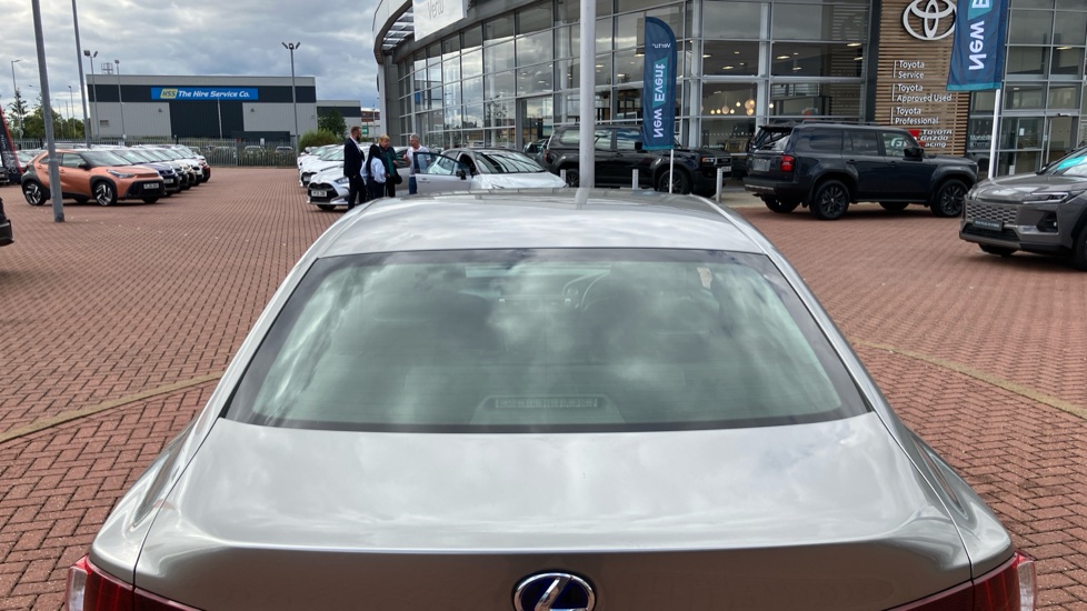Lexus IS 300h Luxury 4dr CVT Auto Hybrid Saloon - Image 37