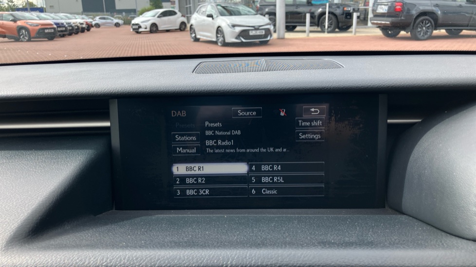 Lexus IS 300h Luxury 4dr CVT Auto Hybrid Saloon - Image 41