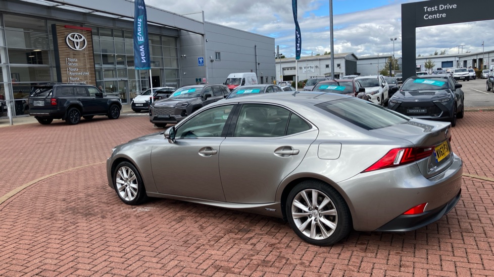 Lexus IS 300h Luxury 4dr CVT Auto Hybrid Saloon - Image 44