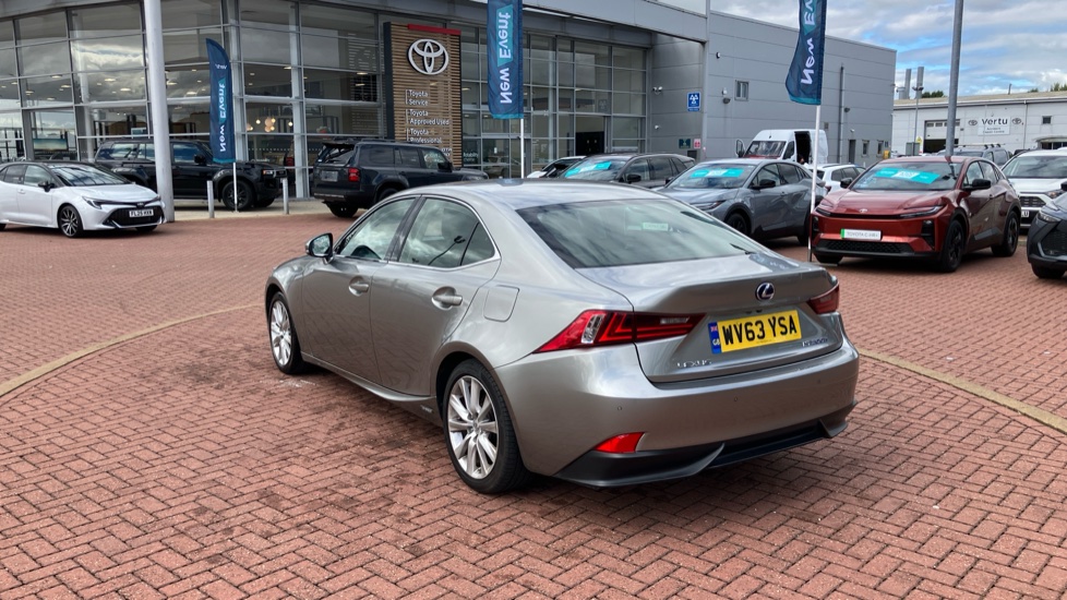 Lexus IS 300h Luxury 4dr CVT Auto Hybrid Saloon - Image 45