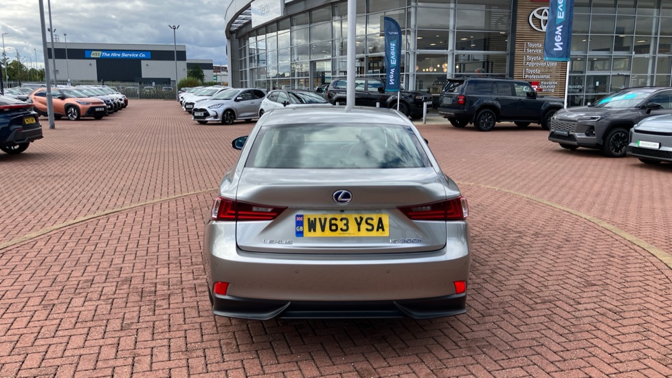 Lexus IS 300h Luxury 4dr CVT Auto Hybrid Saloon - Image 46