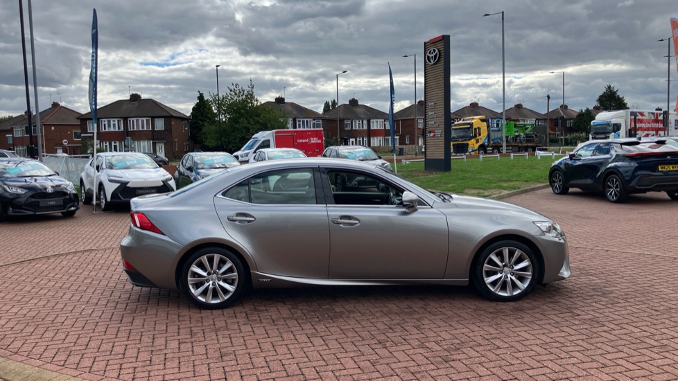 Lexus IS 300h Luxury 4dr CVT Auto Hybrid Saloon - Image 50
