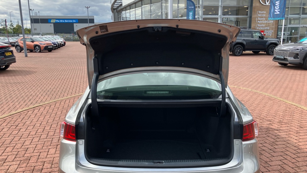 Lexus IS 300h Luxury 4dr CVT Auto Hybrid Saloon - Image 55