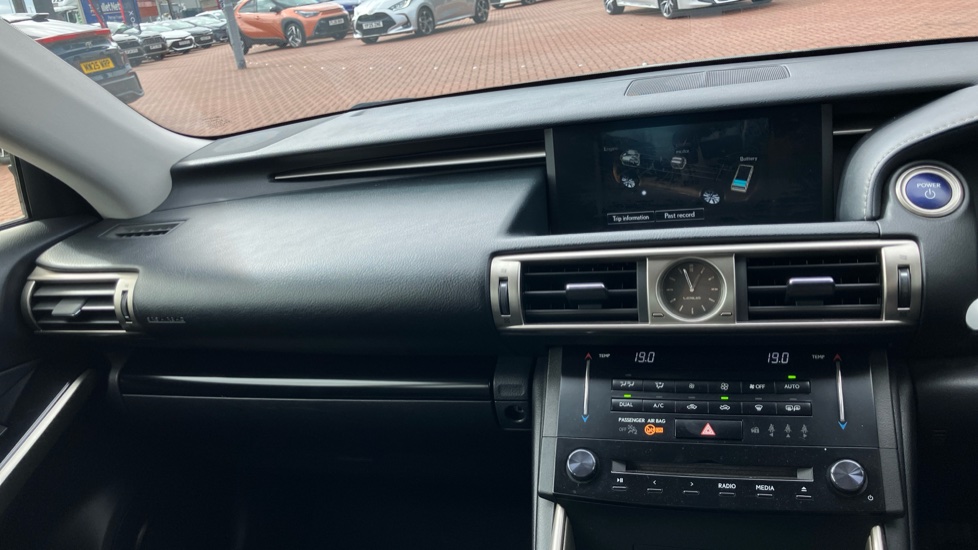 Lexus IS 300h Luxury 4dr CVT Auto Hybrid Saloon - Image 62