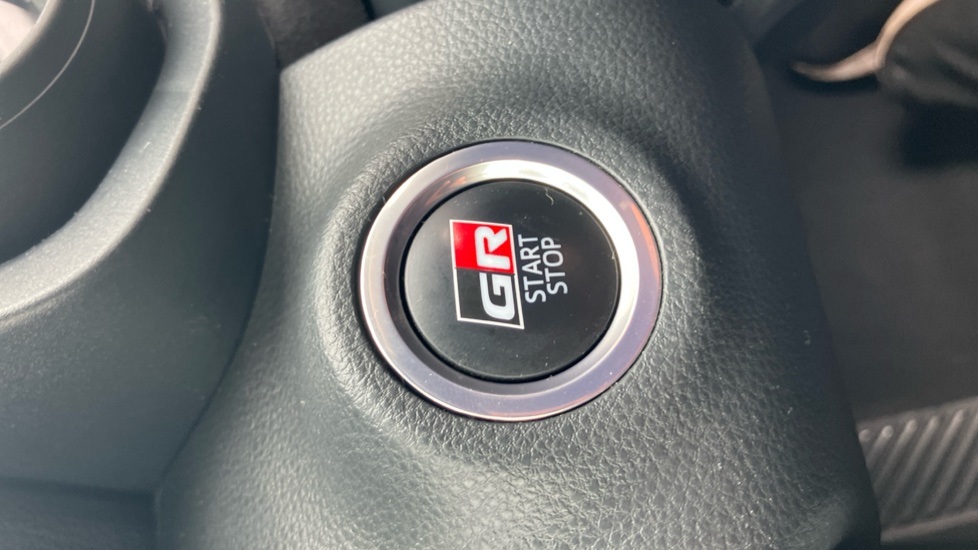 Toyota Yaris 1.5 Hybrid GR Sport 5dr CVT Hybrid Hatchback - Image 16