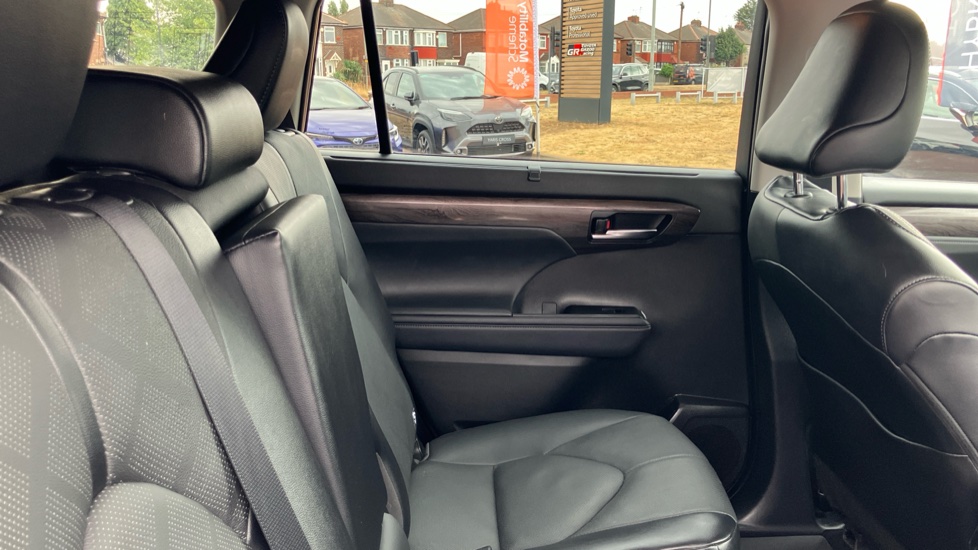 Toyota Highlander 2.5 VVT-i Hybrid Excel Premium 5dr CVT Hybrid Estate - Image 8