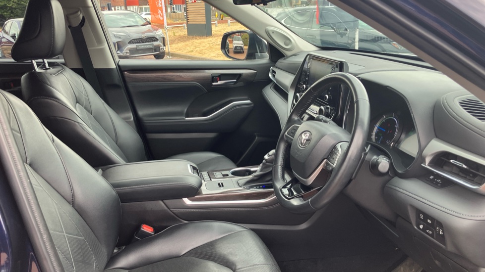 Toyota Highlander 2.5 VVT-i Hybrid Excel Premium 5dr CVT Hybrid Estate - Image 12