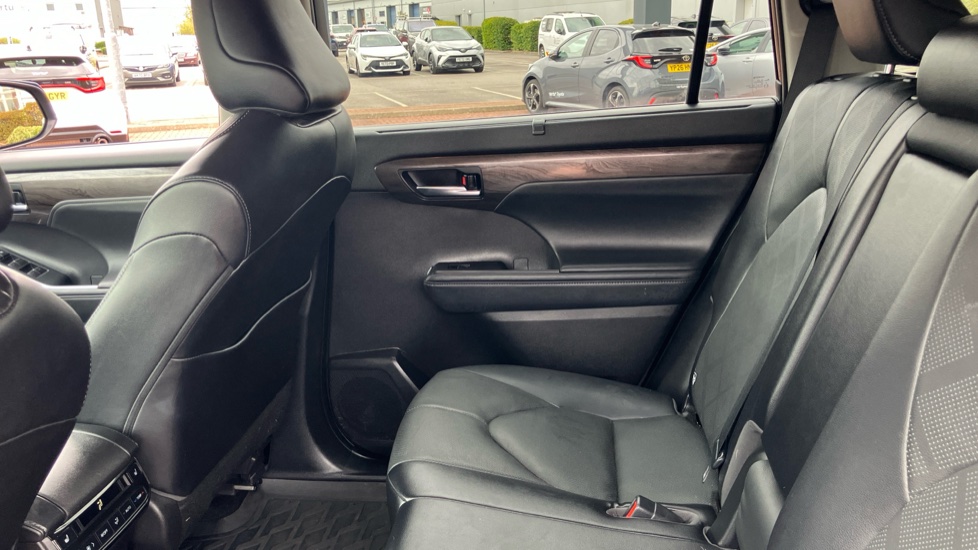 Toyota Highlander 2.5 VVT-i Hybrid Excel Premium 5dr CVT Hybrid Estate - Image 15