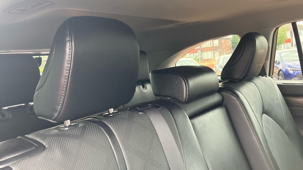 Toyota Highlander 2.5 VVT-i Hybrid Excel Premium 5dr CVT Hybrid Estate - Image 18
