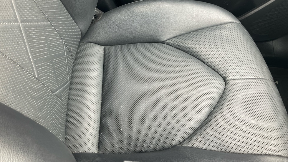 Toyota Highlander 2.5 VVT-i Hybrid Excel Premium 5dr CVT Hybrid Estate - Image 27