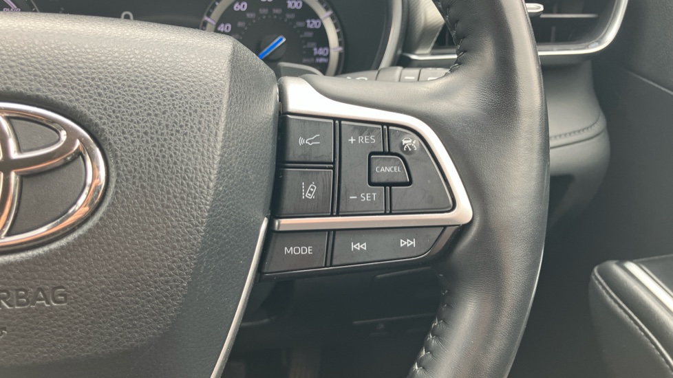 Toyota Highlander 2.5 VVT-i Hybrid Excel Premium 5dr CVT Hybrid Estate - Image 30