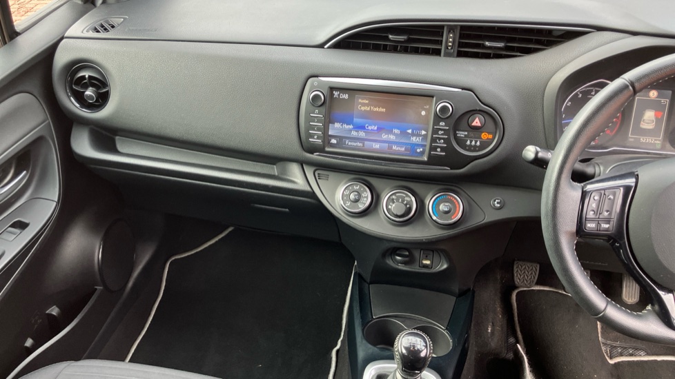 Toyota Yaris 1.5 VVT-i Blue Bi-tone 5dr Petrol Hatchback - Image 6