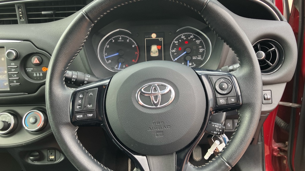 Toyota Yaris 1.5 VVT-i Blue Bi-tone 5dr Petrol Hatchback - Image 7