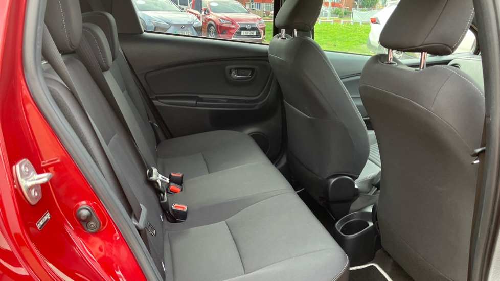 Toyota Yaris 1.5 VVT-i Blue Bi-tone 5dr Petrol Hatchback - Image 8