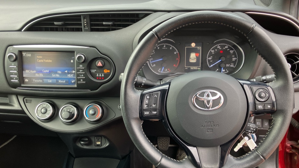 Toyota Yaris 1.5 VVT-i Blue Bi-tone 5dr Petrol Hatchback - Image 10