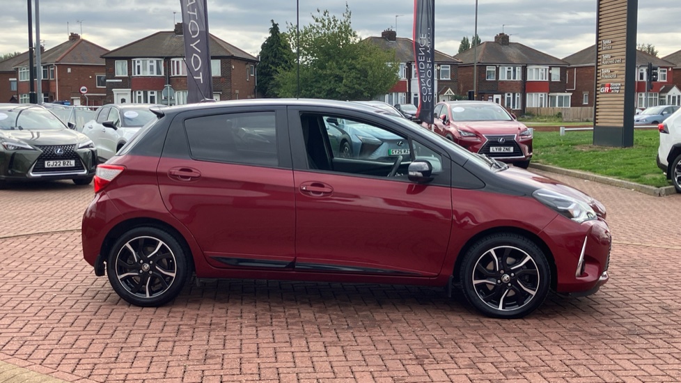 Toyota Yaris 1.5 VVT-i Blue Bi-tone 5dr Petrol Hatchback - Image 23