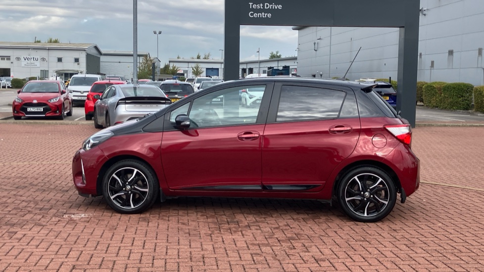 Toyota Yaris 1.5 VVT-i Blue Bi-tone 5dr Petrol Hatchback - Image 24