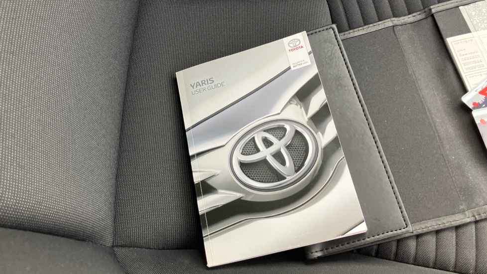 Toyota Yaris 1.5 VVT-i Blue Bi-tone 5dr Petrol Hatchback - Image 27