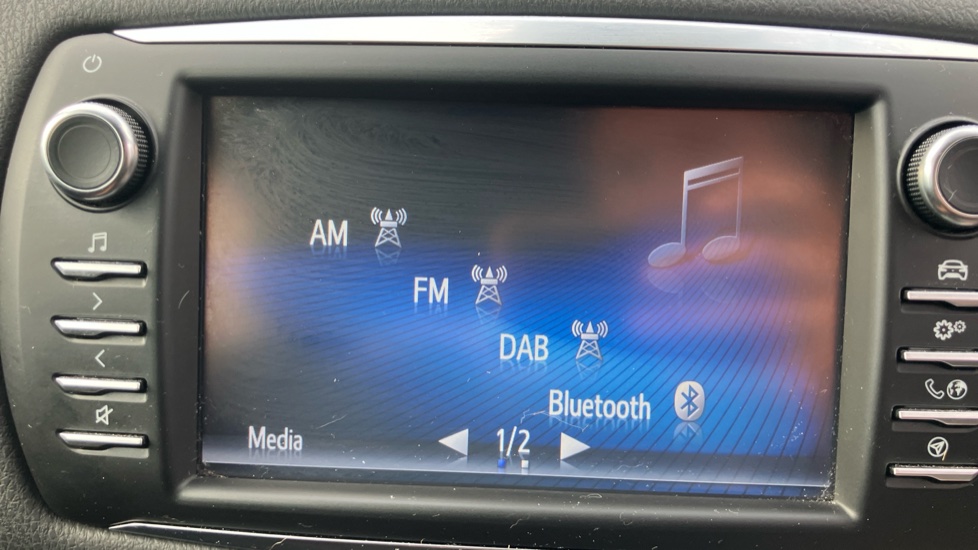 Toyota Yaris 1.5 VVT-i Blue Bi-tone 5dr Petrol Hatchback - Image 38