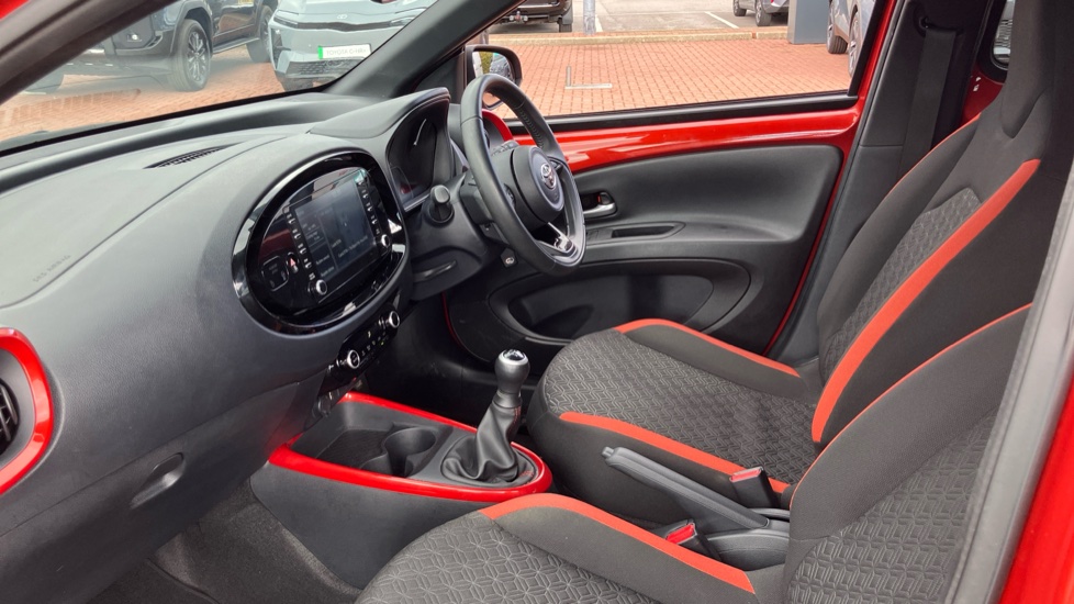 Toyota Aygo X 1.0 VVT-i Edge 5dr Petrol Hatchback - Image 5