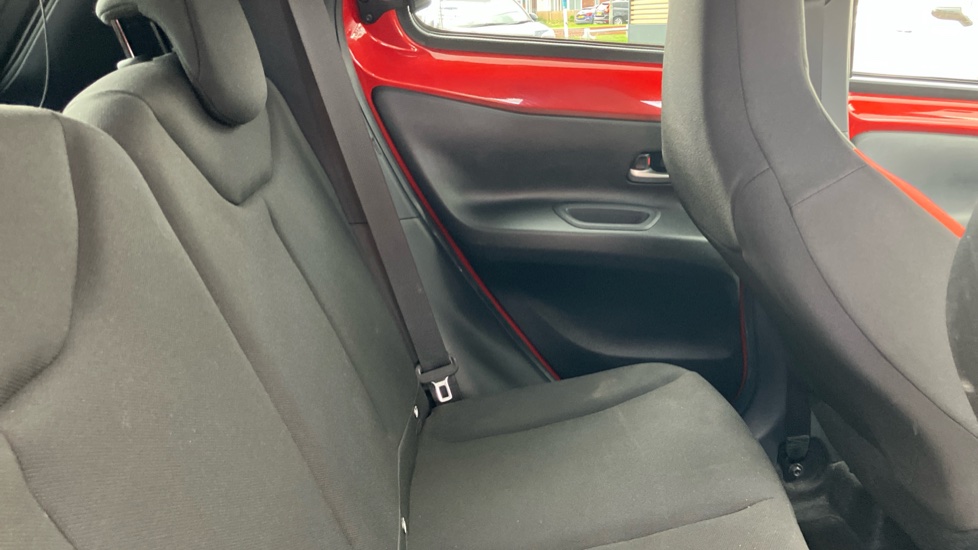 Toyota Aygo X 1.0 VVT-i Edge 5dr Petrol Hatchback - Image 8
