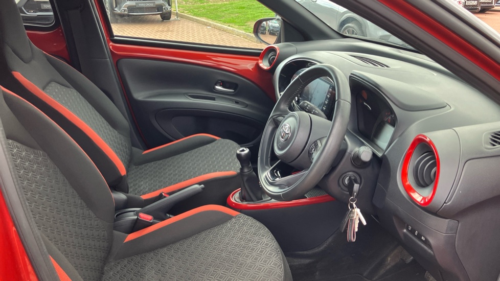 Toyota Aygo X 1.0 VVT-i Edge 5dr Petrol Hatchback - Image 12
